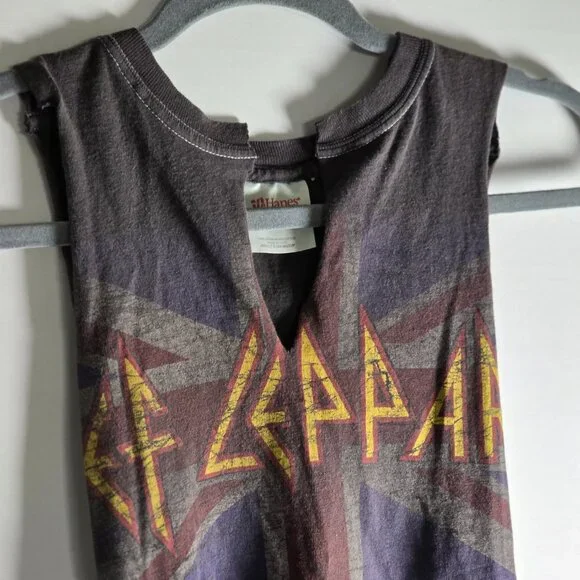 BOHO DIY Distressed Def Leppard Rock Shirt Upcycled Fringed Size SMALL (34-36) - Picture 2 of 10